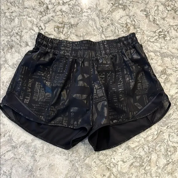 ✨ Lululemon Hotty Hot Shorts - Size 6, NWOT