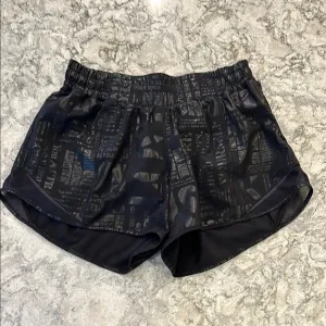 ✨ Lululemon Hotty Hot Shorts - Size 6, NWOT