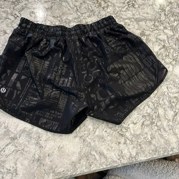 ✨ Lululemon Hotty Hot Shorts - Size 6, NWOT