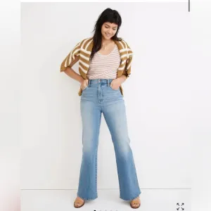 • Madewell • Women’s High-Rise Flare Jeans in Caine Wash Blue 29