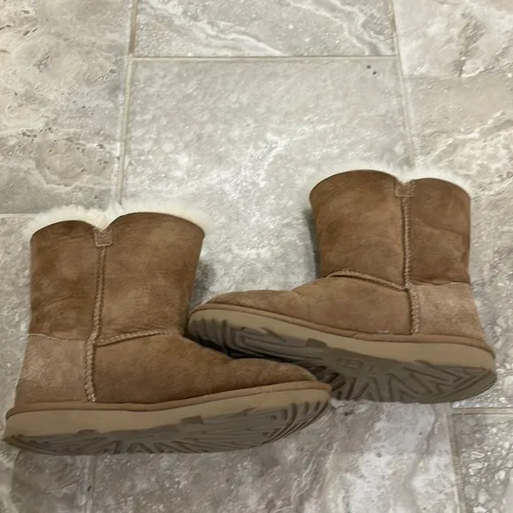Bailey Button II Boot Size 4