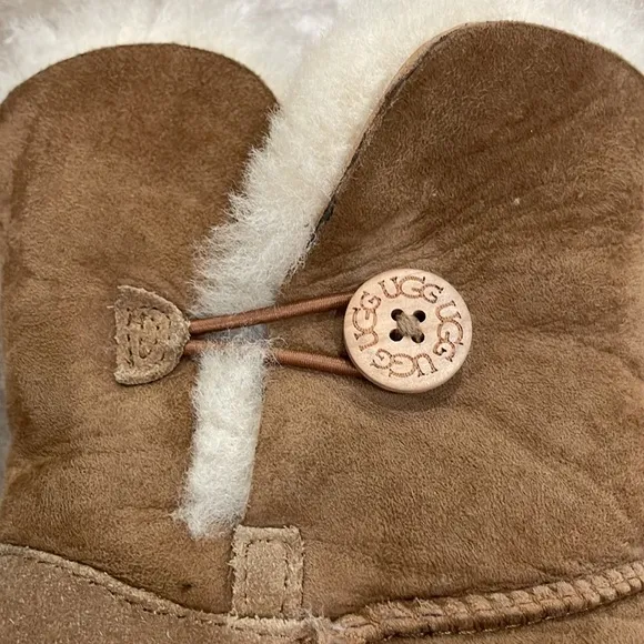 Bailey Button II Boot Size 4