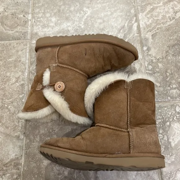 Bailey Button II Boot Size 4