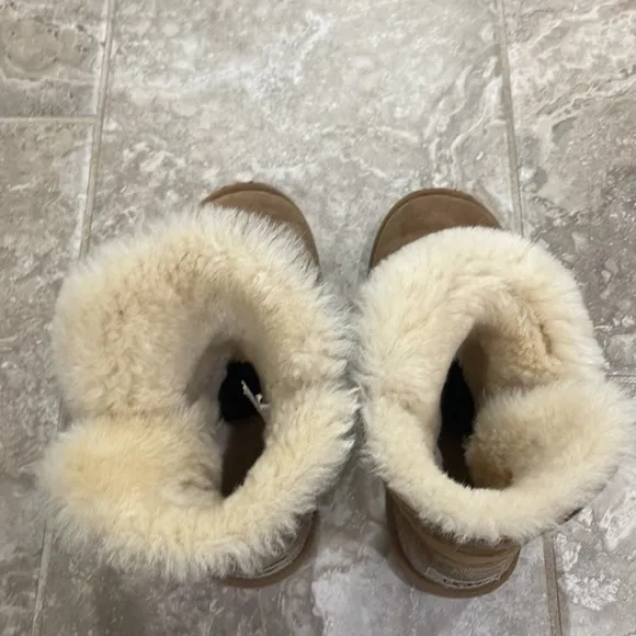 Bailey Button II Boot Size 4