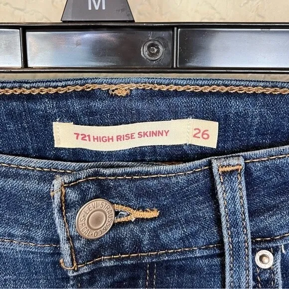 Levi's 721 High Rise Distressed Knee Skinny Jeans 30&quot; Inseam size 26x30