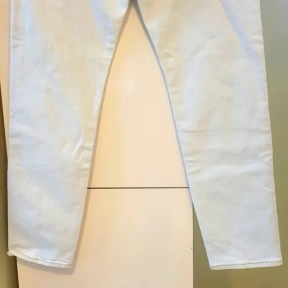 Levis wedgie high rise straight leg light wash off white jeans size 26