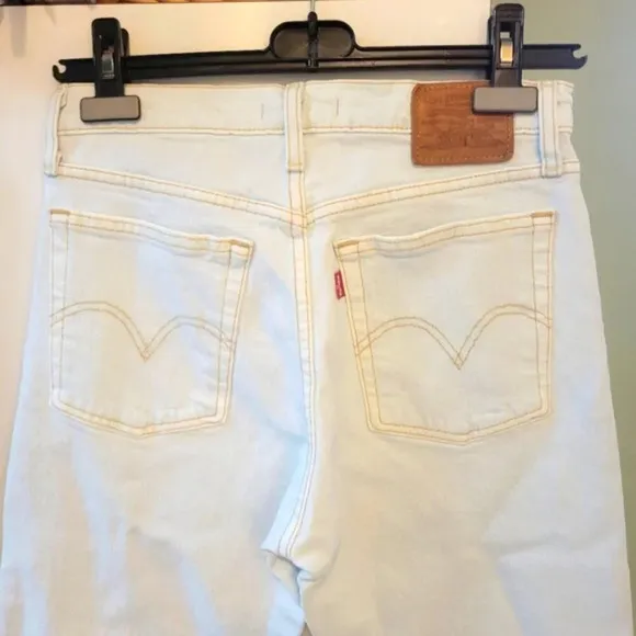 Levis wedgie high rise straight leg light wash off white jeans size 26