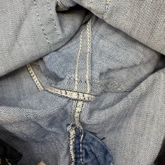 Miss Me Women’s Jeans Size 31 (12) Blue Capris Paisley Pockets Preppy Western