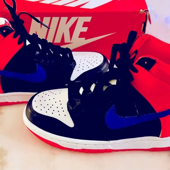 Nike Dunk High GS Knicks Black, white, and neon orange. ✨