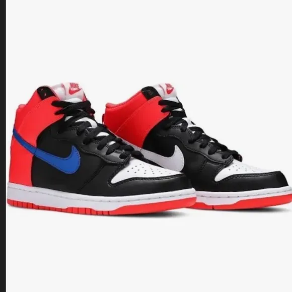 Nike Dunk High GS Knicks Black, white, and neon orange. ✨