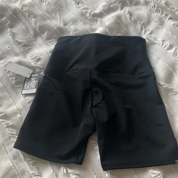 NWT Onzie High Rise 5” Biker Short in Black Size XS