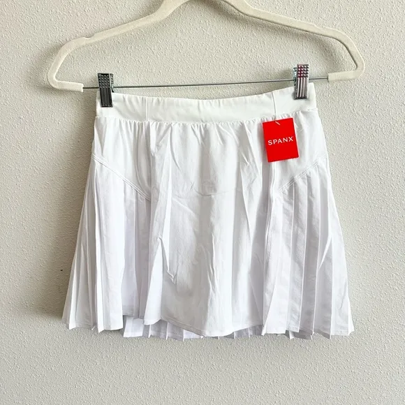 NWT Spanx Get Moving Pleated Skirt in White Size Large