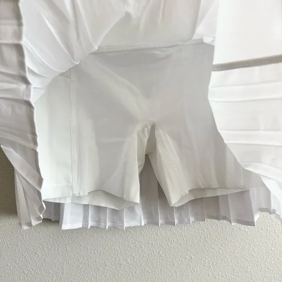 NWT Spanx Get Moving Pleated Skirt in White Size Large