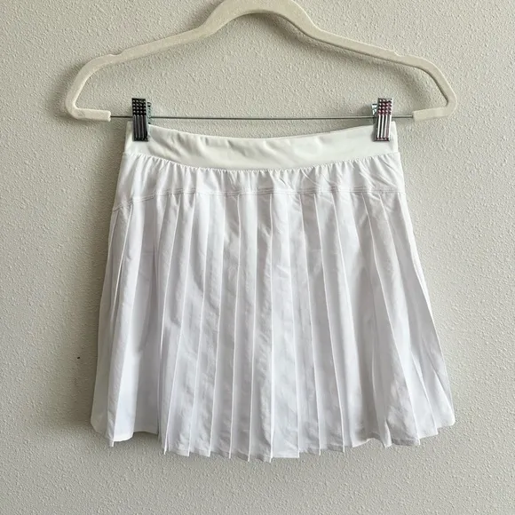 NWT Spanx Get Moving Pleated Skirt in White Size Large