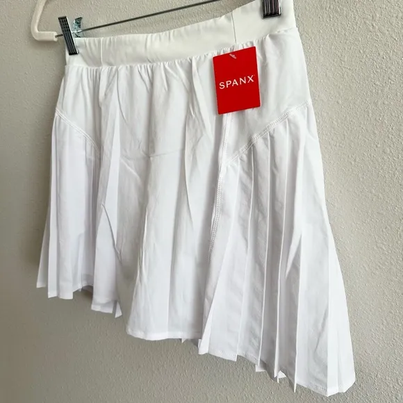 NWT Spanx Get Moving Pleated Skirt in White Size Small