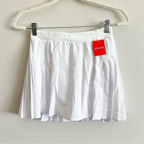NWT Spanx Get Moving Pleated Skirt in White Size Small