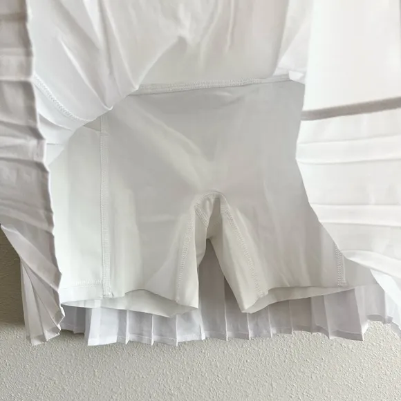 NWT Spanx Get Moving Pleated Skirt in White Size Small