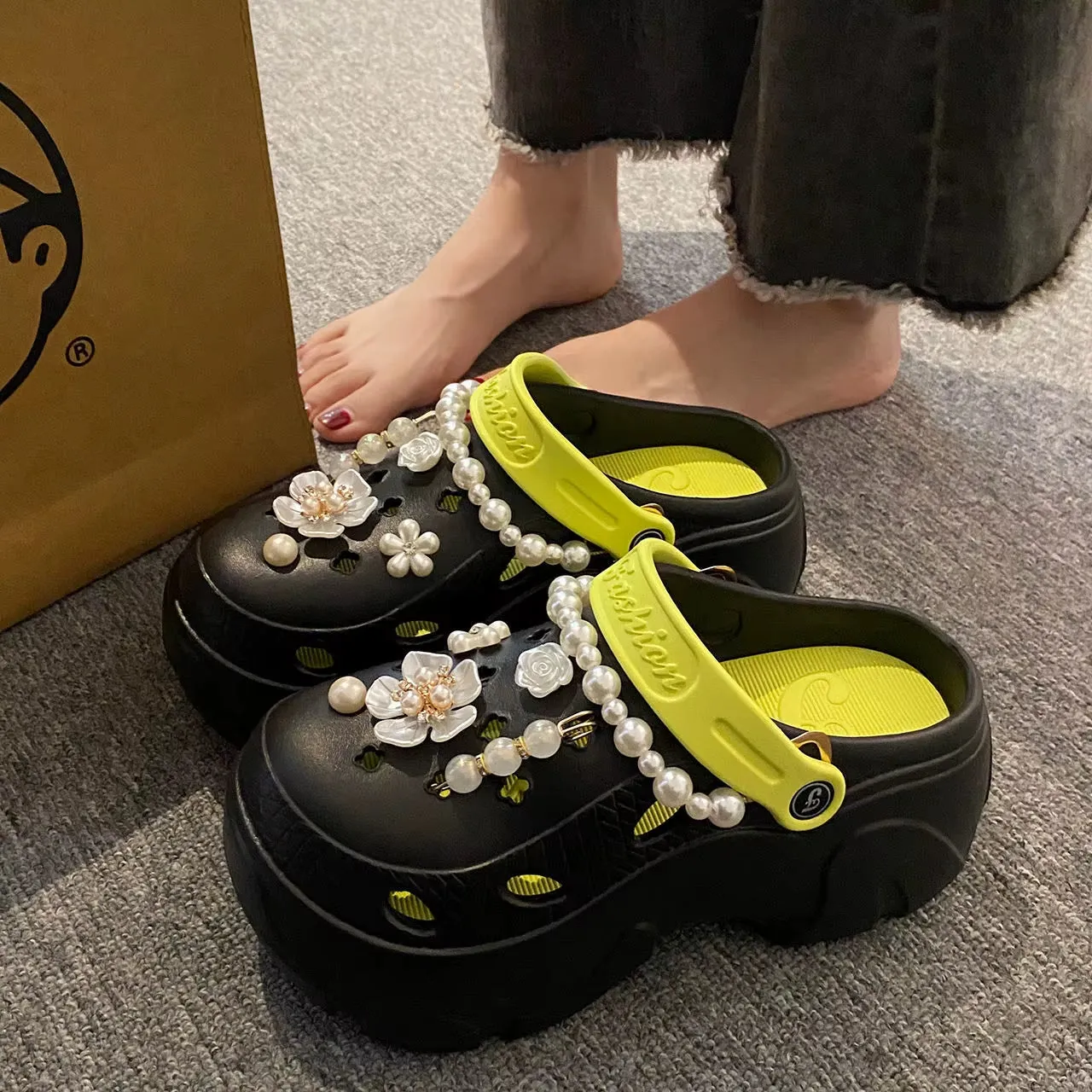PearlPop – Pearl Charm Platform Clogs