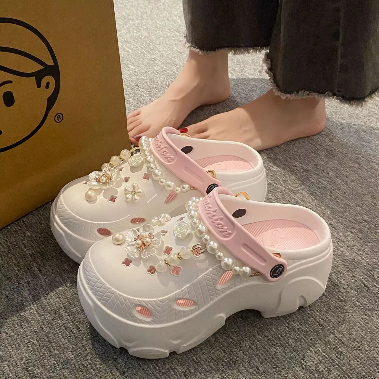 PearlPop – Pearl Charm Platform Clogs