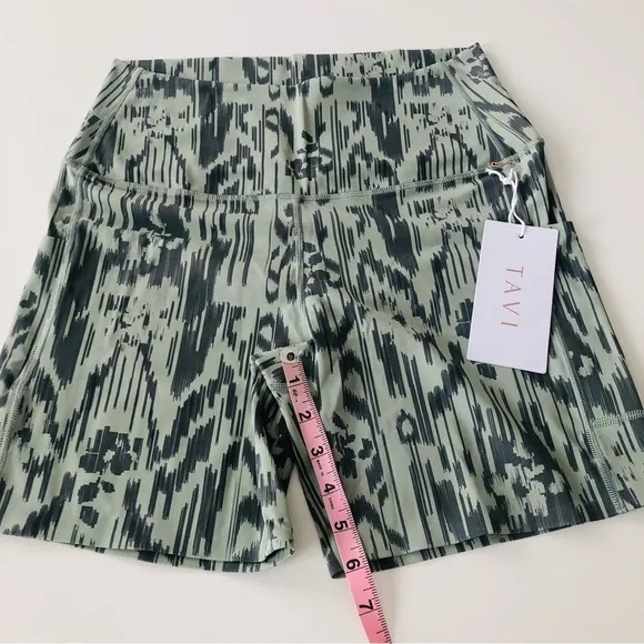 Tavi Active Stash &amp; Dash 6” Biker Short Green Size XL NWT