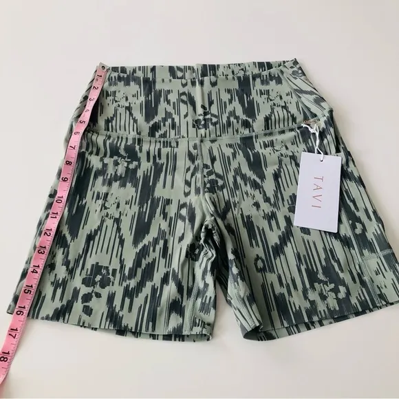 Tavi Active Stash &amp; Dash 6” Biker Short Green Size XL NWT